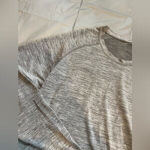 Men’s grey lululemon long sleeve